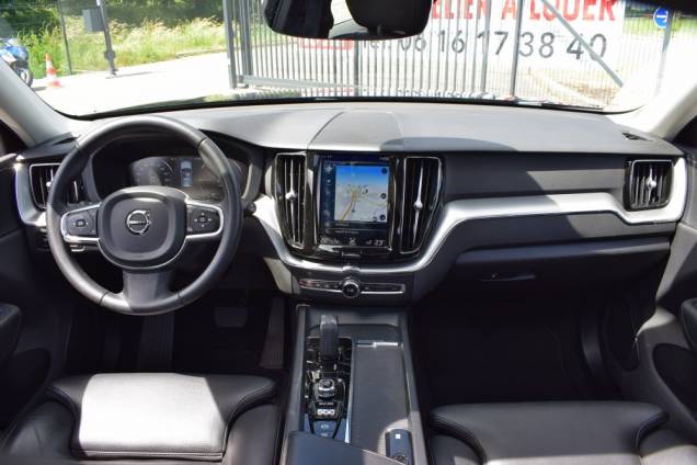 VOLVO XC 60 T8 BUSINESS EXECUTIVE 4X4 TWIN ENGINE HYBRID 2.0  390 CV / GEARTRONIC 8 / 1ere MAIN / ATTELAGE 17