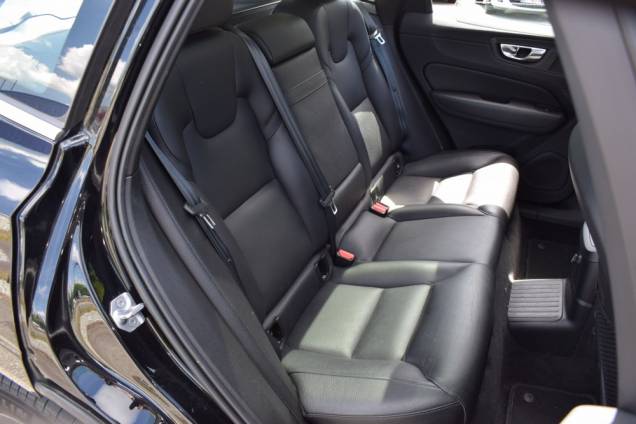 VOLVO XC 60 T8 BUSINESS EXECUTIVE 4X4 TWIN ENGINE HYBRID 2.0  390 CV / GEARTRONIC 8 / 1ere MAIN / ATTELAGE 25