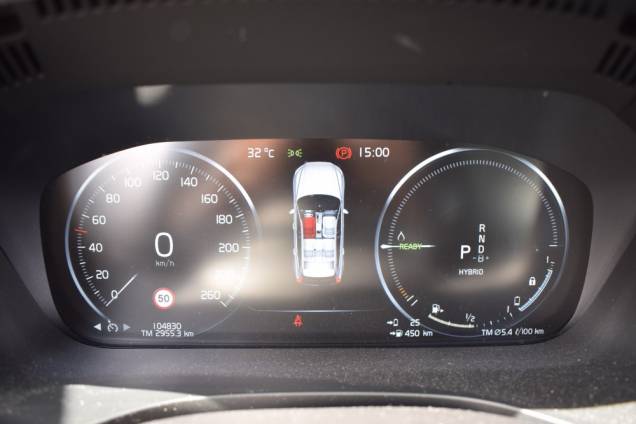 VOLVO XC 60 T8 BUSINESS EXECUTIVE 4X4 TWIN ENGINE HYBRID 2.0  390 CV / GEARTRONIC 8 / 1ere MAIN / ATTELAGE 12
