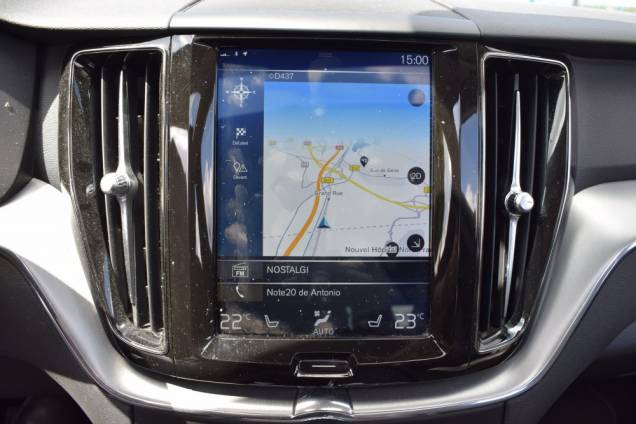 VOLVO XC 60 T8 BUSINESS EXECUTIVE 4X4 TWIN ENGINE HYBRID 2.0  390 CV / GEARTRONIC 8 / 1ere MAIN / ATTELAGE 18