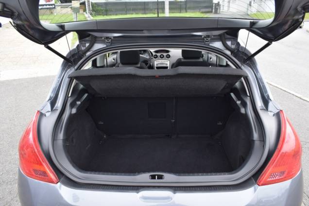 PEUGEOT 308 PREMIUM 1.6 HDI 110 CV BVM 12 PEUGEOT 308 PREMIUM 1.6 HDI 110 CV BVM 12