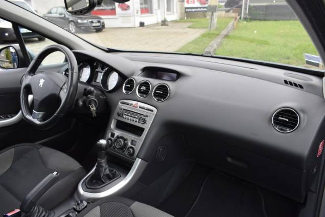 PEUGEOT 308 PREMIUM 1.6 HDI 110 CV BVM 13 PEUGEOT 308 PREMIUM 1.6 HDI 110 CV BVM 13