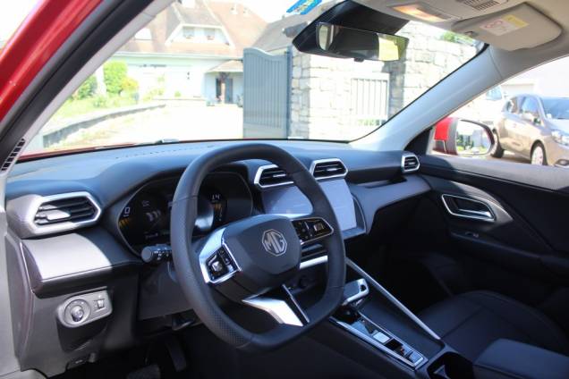 MG ZS LUXURY 1.5i HYBRID+ 197 CV BVA / 1ER MAIN 9
