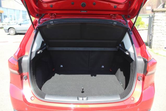 MG ZS LUXURY 1.5i HYBRID+ 197 CV BVA / 1ER MAIN 14