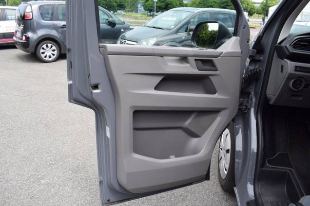 VOLKSWAGEN TRANSPORTER T6 L1 FOURGON COURT DSG7 2.0 TDI 150 CV / 1ere MAIN / ORIGINE FRANCE / ATTELAGE 9