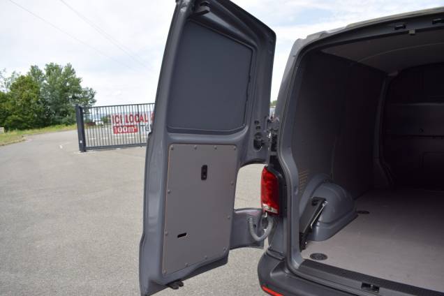 VOLKSWAGEN TRANSPORTER T6 L1 FOURGON COURT DSG7 2.0 TDI 150 CV / 1ere MAIN / ORIGINE FRANCE / ATTELAGE 20