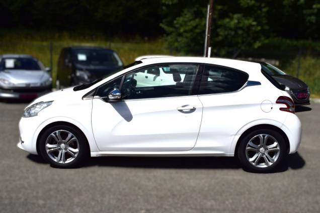 PEUGEOT 208 ALLURE 1.6 HDI 92 CV 7