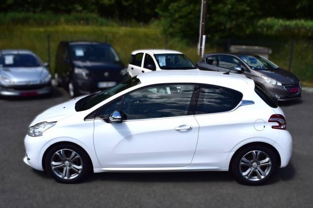 PEUGEOT 208 ALLURE 1.6 HDI 92 CV 8