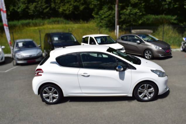 PEUGEOT 208 ALLURE 1.6 HDI 92 CV 10