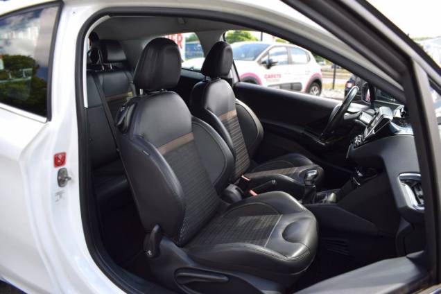 PEUGEOT 208 ALLURE 1.6 HDI 92 CV 12