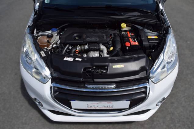 PEUGEOT 208 ALLURE 1.6 HDI 92 CV 18