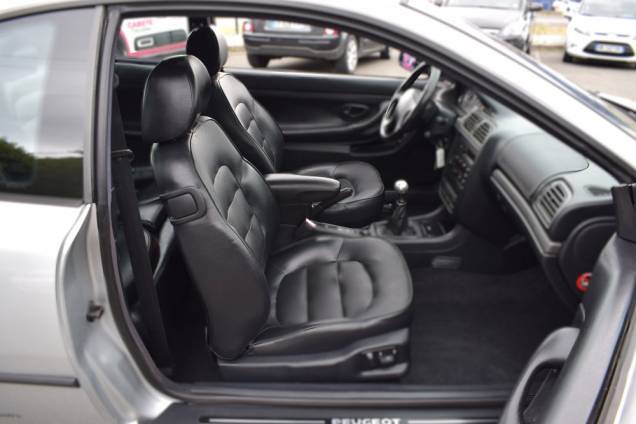 PEUGEOT 406 COUPÉ 3.0 V6 194 CV BOITE MÉCANIQUE / TOIT OUVRANT / CUIR / HIFI JBL 12