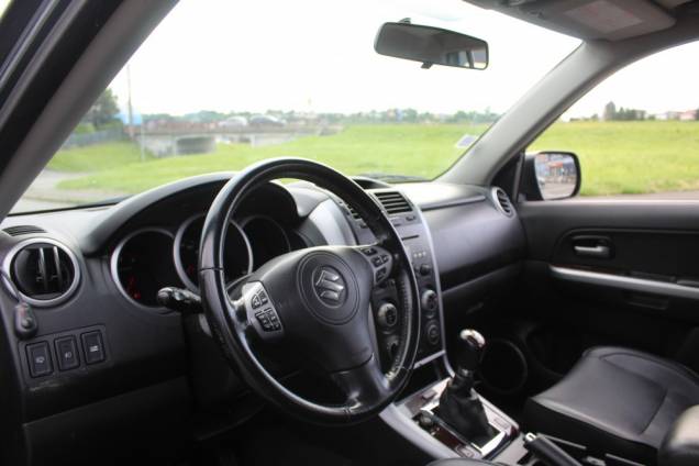 SUZUKI GRAND VITARA LUXE 1.9 DDIS 129 CV 4X4 / TOIT OUVRANT / ORIGINE FRANCE 9