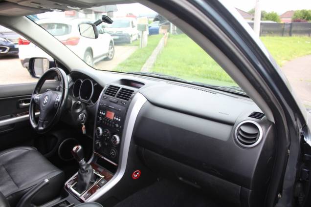 SUZUKI GRAND VITARA LUXE 1.9 DDIS 129 CV 4X4 / TOIT OUVRANT / ORIGINE FRANCE 10