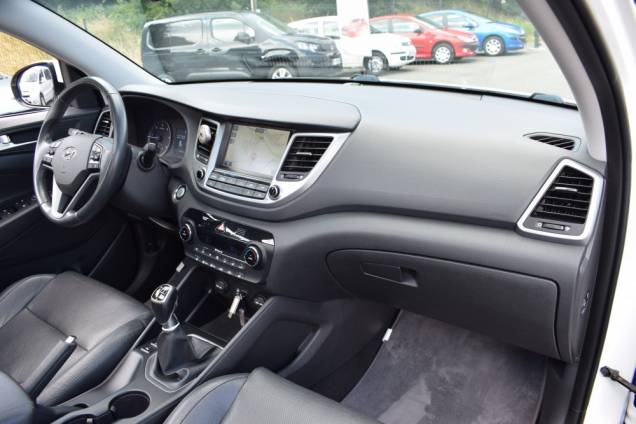 HYUNDAI TUCSON EXECUTIVE 1.7 CRDI 116 CV / ORIGINE FRANCE / TOIT OUVRANT PANORAMIQUE / ATTELAGE 25