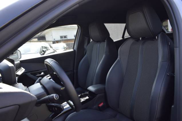 PEUGEOT E 2008 GT 136 CV BVA  2