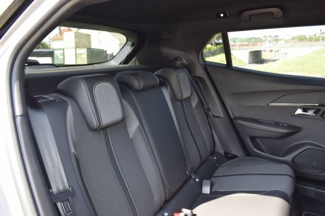 PEUGEOT E 2008 GT 136 CV BVA  7