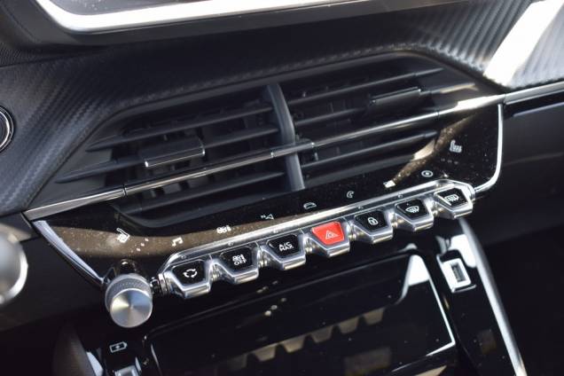 PEUGEOT E 2008 GT 136 CV BVA  19
