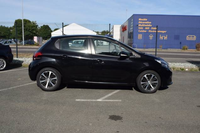 PEUGEOT 208 ALLURE 82 CV / TOIT PANORAMIQUE / SIEGES CHAUFFANTS / CAMERA DE RECUL 7