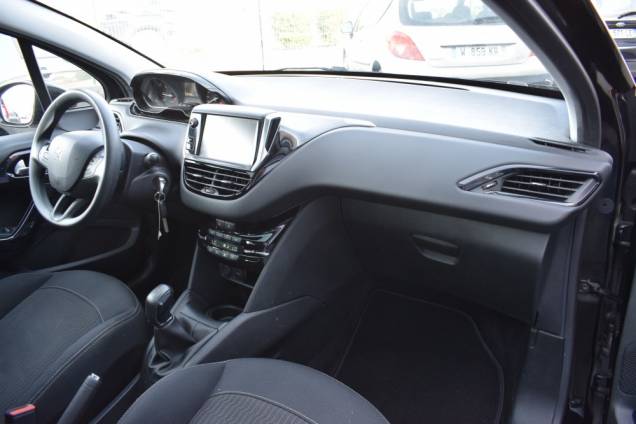 PEUGEOT 208 ALLURE 82 CV / TOIT PANORAMIQUE / SIEGES CHAUFFANTS / CAMERA DE RECUL 17
