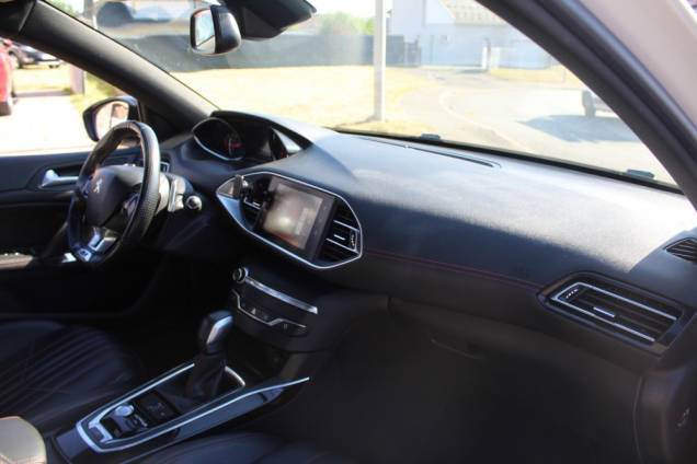 PEUGEOT 308 GT 2.0 BLUEHDI 180 CV EAT6 / TOIT PANORAMIQUE / ORIGINE FRANCE 8 PEUGEOT 308 GT 2.0 BLUEHDI 180 CV EAT6 / TOIT PANORAMIQUE / ORIGINE FRANCE 8