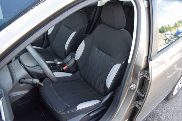 PEUGEOT 2008 82 CV  1ère MAIN / ORIGINE FRANCE / 4900 KMS REELS / 5 PORTES 10