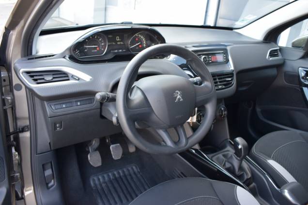 PEUGEOT 2008 82 CV  1ère MAIN / ORIGINE FRANCE / 4900 KMS REELS / 5 PORTES 9