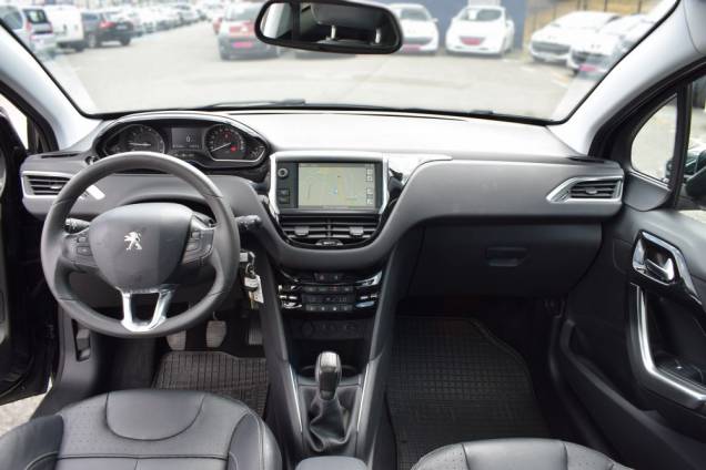 PEUGEOT 208 FÉLINE 1.6 120 CV / 1ère MAIN / 77500 KMS / TOIT PANORAMIQUE  16