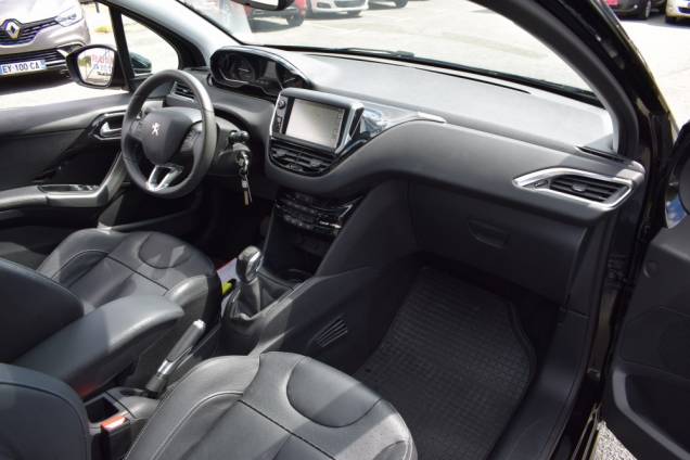 PEUGEOT 208 FÉLINE 1.6 120 CV / 1ère MAIN / 77500 KMS / TOIT PANORAMIQUE  17