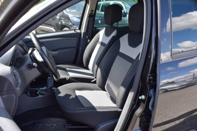 DACIA DUSTER PRESTIGE 4X4 1.5 DCI 110 CV / CROCHET D'ATTELAGE / 1ère MAIN / 45500 KMS 11 DACIA DUSTER PRESTIGE 4X4 1.5 DCI 110 CV / CROCHET D'ATTELAGE / 1ère MAIN / 45500 KMS 11