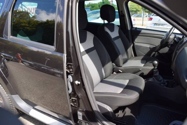 DACIA DUSTER PRESTIGE 4X4 1.5 DCI 110 CV / CROCHET D'ATTELAGE / 1ère MAIN / 45500 KMS 12 DACIA DUSTER PRESTIGE 4X4 1.5 DCI 110 CV / CROCHET D'ATTELAGE / 1ère MAIN / 45500 KMS 12