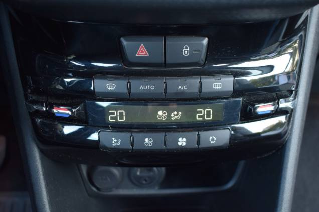 PEUGEOT 2008 ALLURE 100 CV BVM6 / SUIVI COMPLET EXCLUSIF PEUGEOT  14
