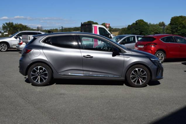 RENAULT CLIO V TECHNO 90 CV BVM6 / 12600 KMS / 1ere MAIN / ATTELAGE 7
