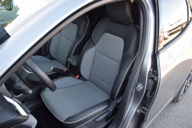 RENAULT CLIO V TECHNO 90 CV BVM6 / 12600 KMS / 1ere MAIN / ATTELAGE 10