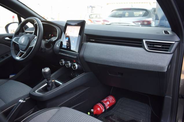 RENAULT CLIO V TECHNO 90 CV BVM6 / 12600 KMS / 1ere MAIN / ATTELAGE 21