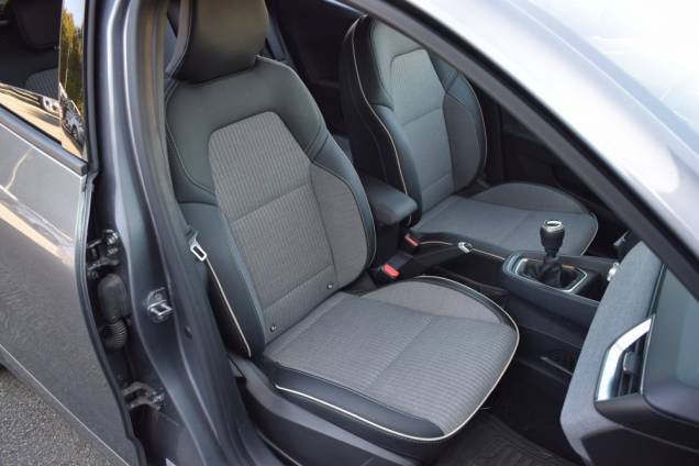 RENAULT CLIO V TECHNO 90 CV BVM6 / 12600 KMS / 1ere MAIN / ATTELAGE 22