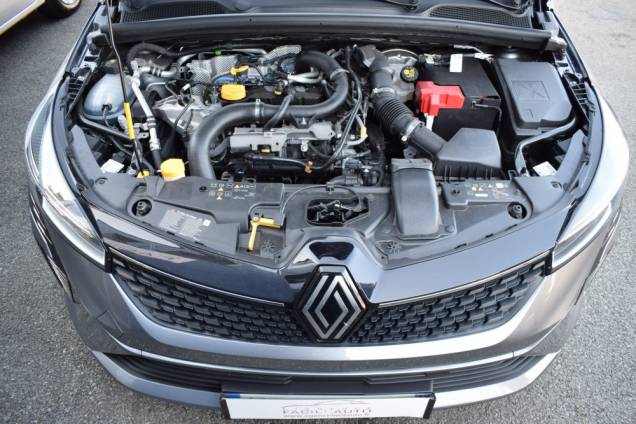 RENAULT CLIO V TECHNO 90 CV BVM6 / 12600 KMS / 1ere MAIN / ATTELAGE 23