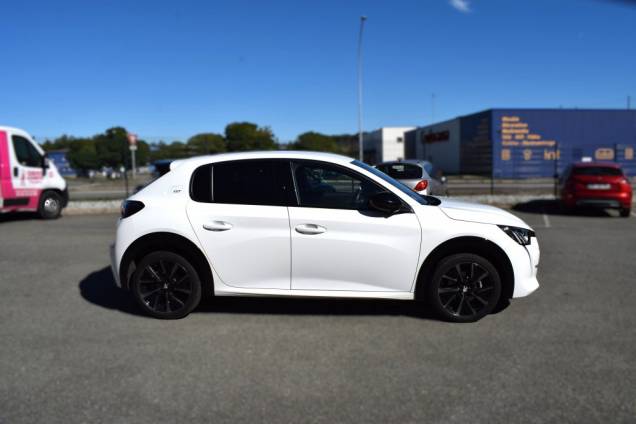 PEUGEOT 208 GT 1.2 100 CV 5 PORTES / 49900 KMS / CROCHET D'ATTELAGE 8