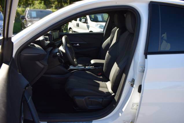 PEUGEOT 208 GT 1.2 100 CV 5 PORTES / 49900 KMS / CROCHET D'ATTELAGE 9