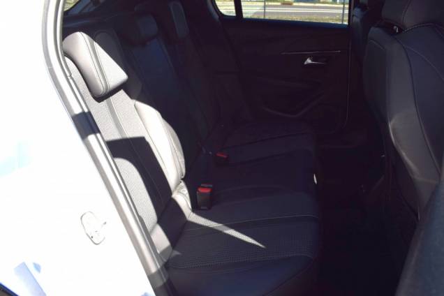 PEUGEOT 208 GT 1.2 100 CV 5 PORTES / 49900 KMS / CROCHET D'ATTELAGE 12