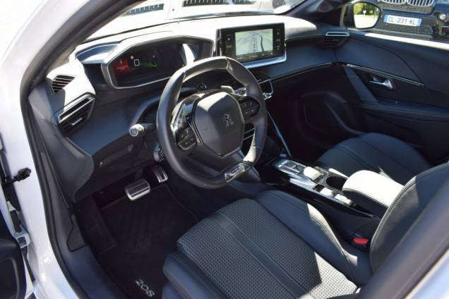 PEUGEOT 208 GT 1.2 100 CV 5 PORTES / 49900 KMS / CROCHET D'ATTELAGE 13