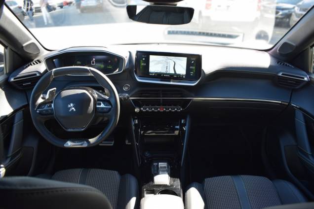 PEUGEOT 208 GT 1.2 100 CV 5 PORTES / 49900 KMS / CROCHET D'ATTELAGE 14