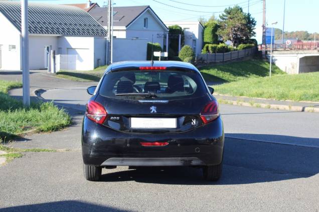 PEUGEOT 208 PREMIUM PACK 1.6 BLUEHDI 75 CV BVM5 / ORIGINE FRANCE 8