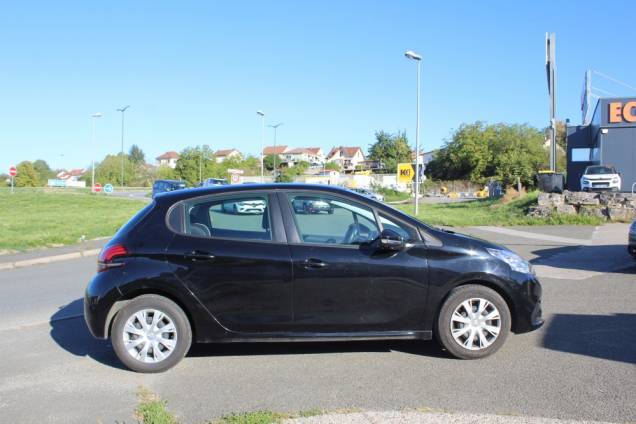 PEUGEOT 208 PREMIUM PACK 1.6 BLUEHDI 75 CV BVM5 / ORIGINE FRANCE 5