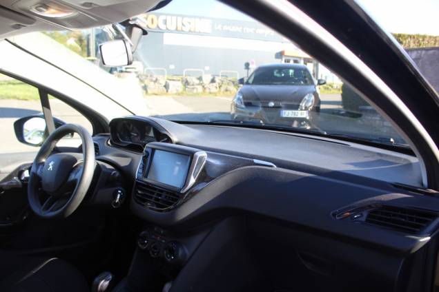 PEUGEOT 208 PREMIUM PACK 1.6 BLUEHDI 75 CV BVM5 / ORIGINE FRANCE 9