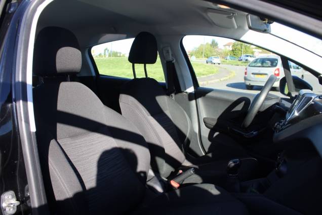 PEUGEOT 208 PREMIUM PACK 1.6 BLUEHDI 75 CV BVM5 / ORIGINE FRANCE 10