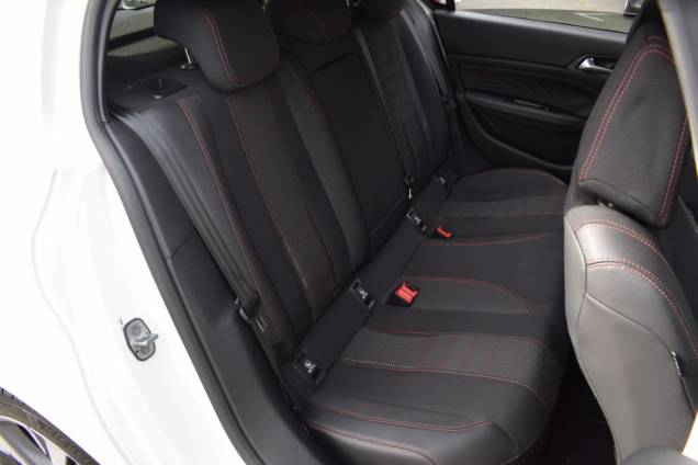 PEUGEOT 308 GT LINE HDI 130 CV EAT 8 TOIT PANORAMIQUE 12
