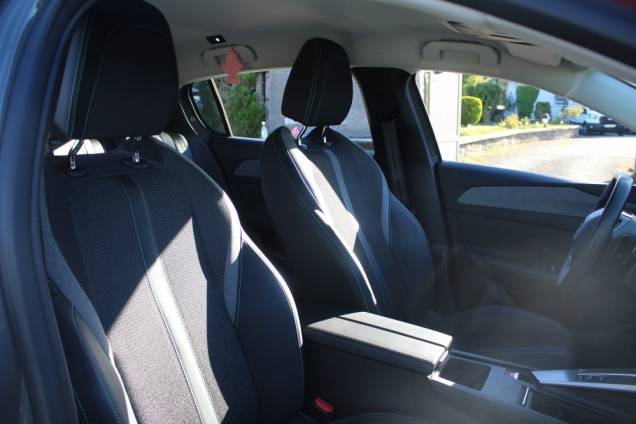 PEUGEOT 308 ALLURE HYBRID 136 CV E-DSC6 / ORIGINE FRANCE 11