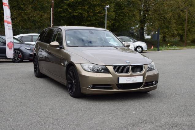 BMW SERIE 3 TOURING E91 330 I 258 CV / CARNET D'ENTRETIEN COMPLET 2