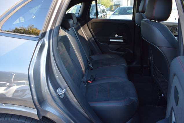 MERCEDES GLA 200 D 2.0 150 CV AMG LINE / SIÈGES ÉLECTRIQUES CHAUFFANTS / TOIT PANORAMIQUE / CAMERA RECUL / CARPLAY 12